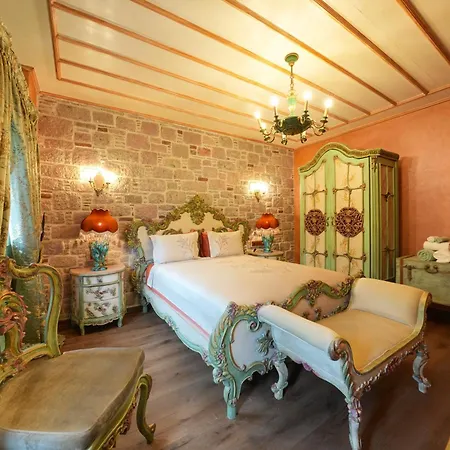 Naz Su Hotel *