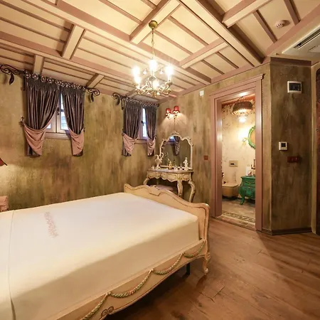 Hotel Naz Su Cunda